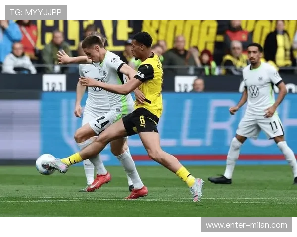 “德甲攻防大战：激烈对抗彰显球队实力”，德甲intro